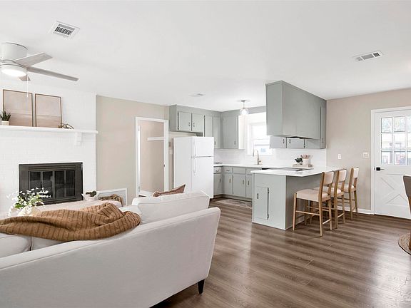 3rd image of 5621 Galvez Rd