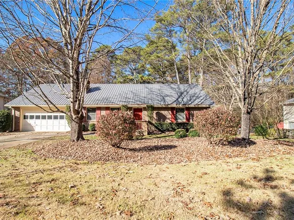 360 Victoria Dr, Ellenwood, GA 30294