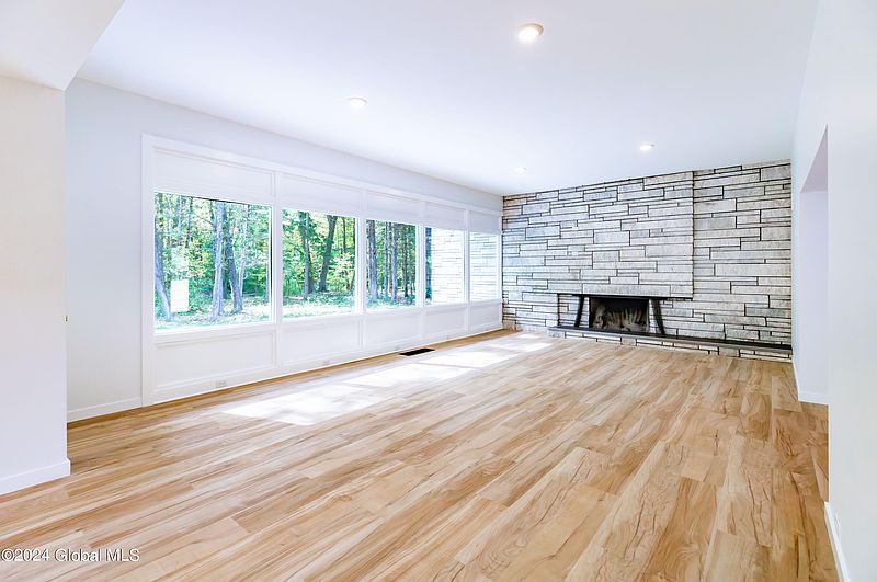 3rd image of 98 Snake Hill Road