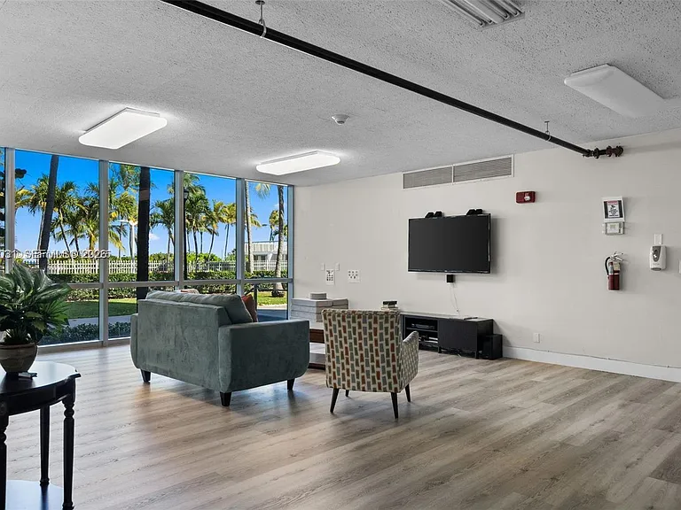 2655 Collins Ave #2302 — Photo 19