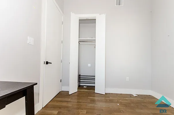 Rented by EXR | media 4