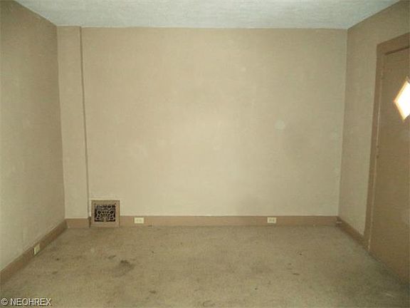 3rd image of 440 Elberen St