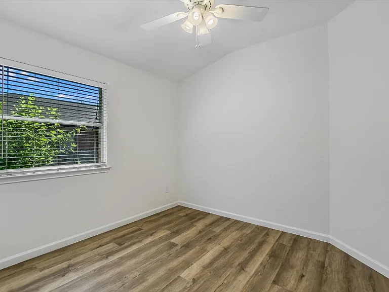 1102 Brashear Ln — Photo 16