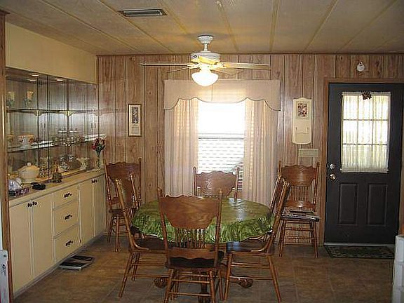 3rd image of 14 Magnolia Ln