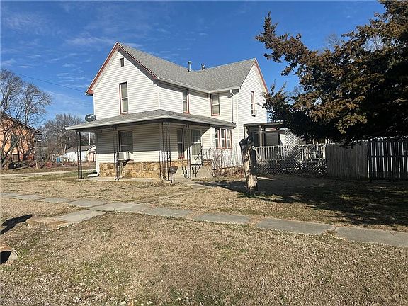 2nd image of 822 N Washington Ave