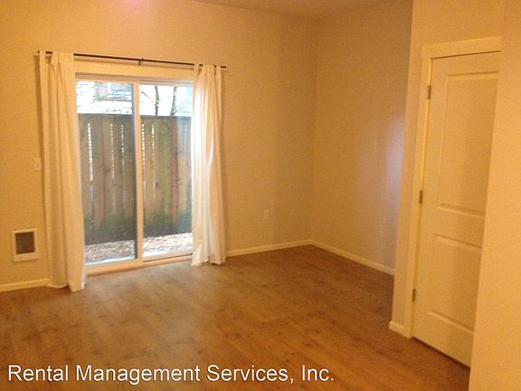 3rd image of 5743 N Maryland Ave