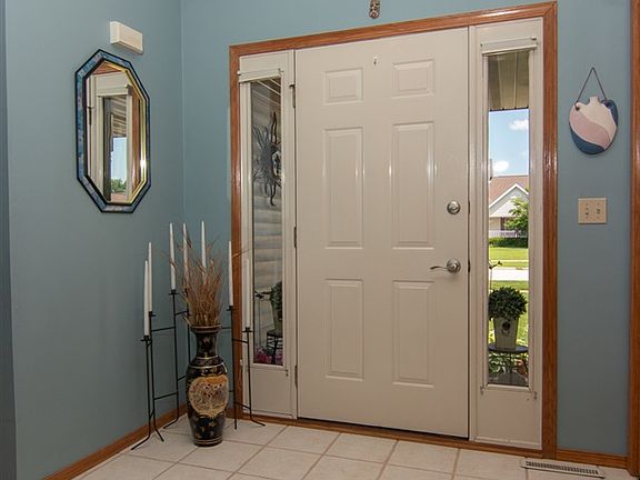 4th image of 947 Comfortcove Dr