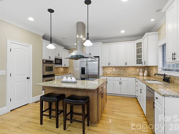 5th image of 2420 Crofte Dr