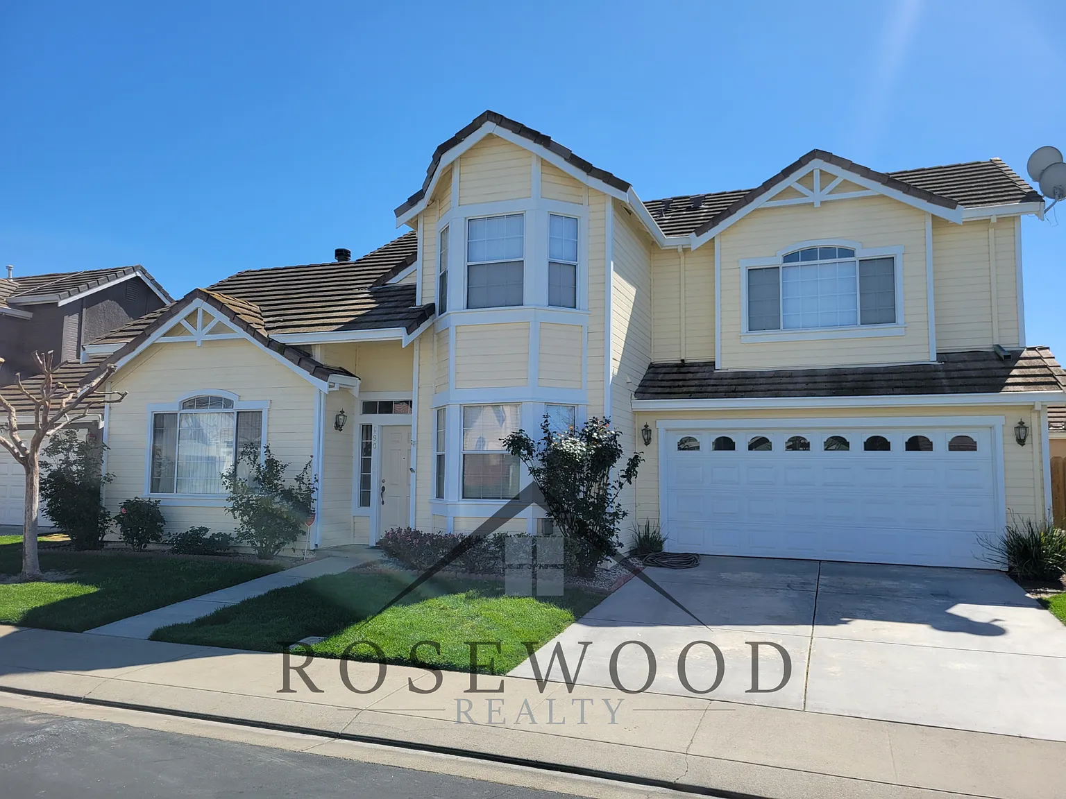 4 bed, 2.5 bath, 1754 sqft, $2,700 — Photo 1
