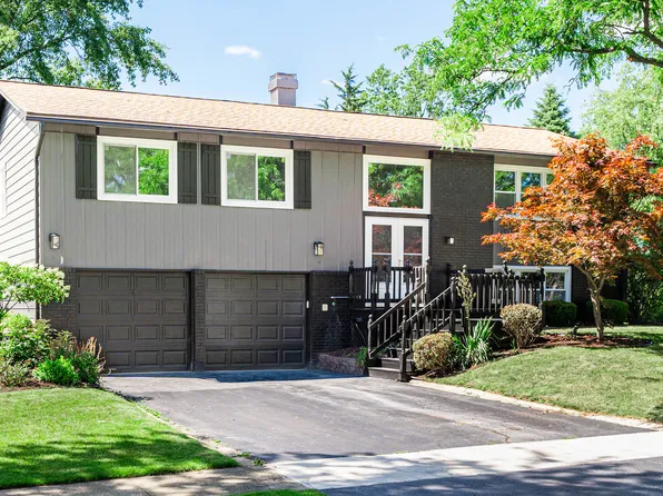 605 Derbyshire Ln, Bolingbrook, IL 60440