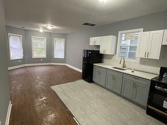 2nd image of 256 N 19th St #1