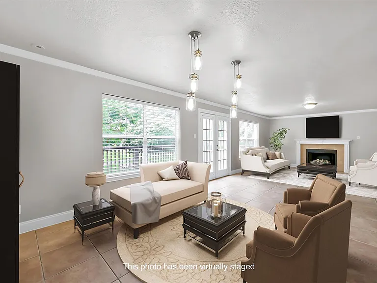 100 Harbour Town Dr — Photo 8