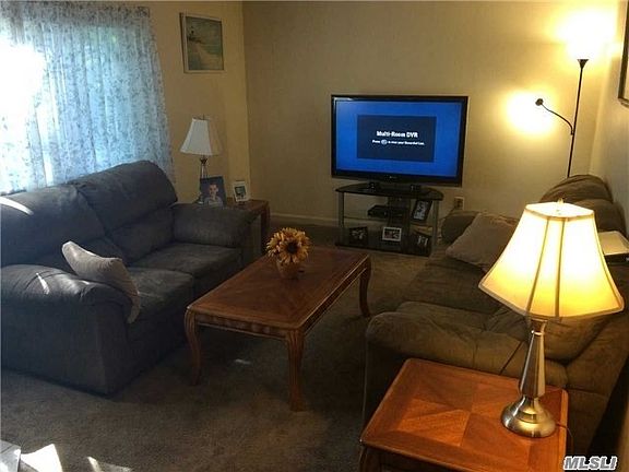 4th image of 162 Crestwood Dr