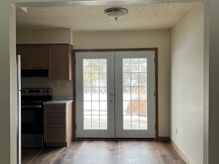 Bella Dora's Graham/Vira Rd. Townhouses — Photo 5
