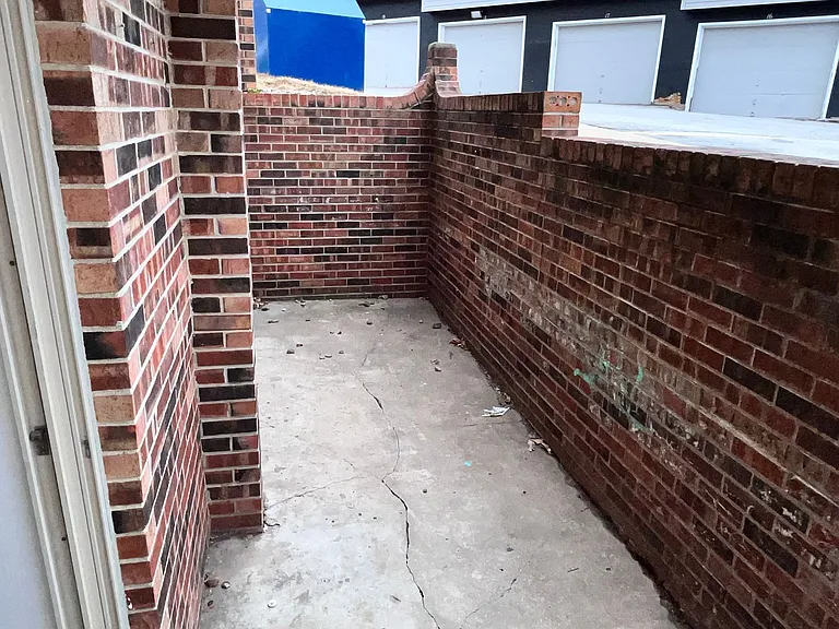 Bristol Square Apartments — Photo 235