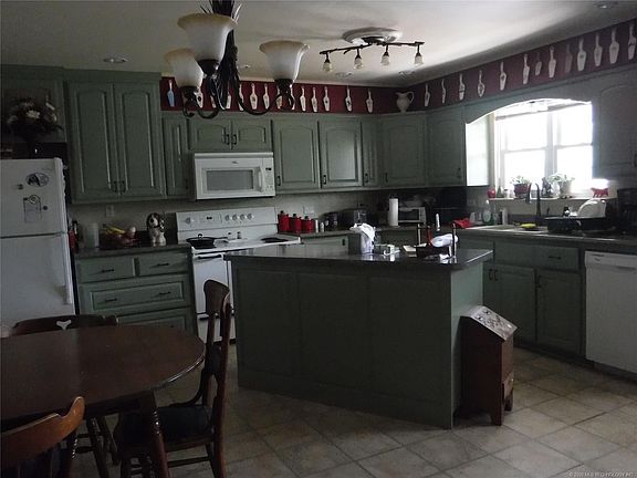 3rd image of 632 S Maple St