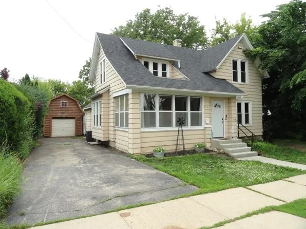 318 N 3rd St, Fort Atkinson, WI 53538