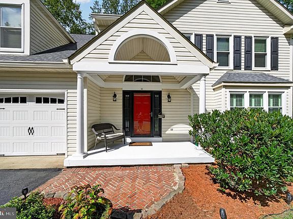 4th image of 10 Timothy Ln