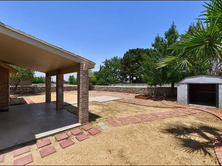 695 Bluff Canyon Cir — Photo 44