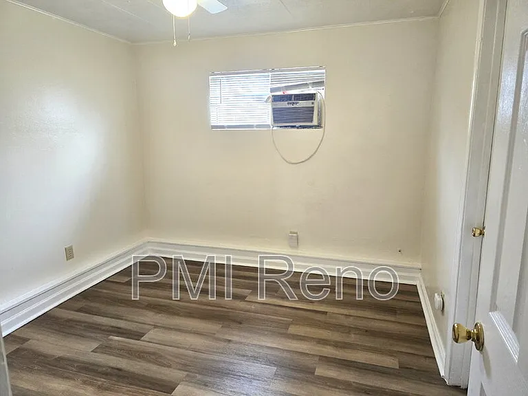 445 Roberts St #B — Photo 6