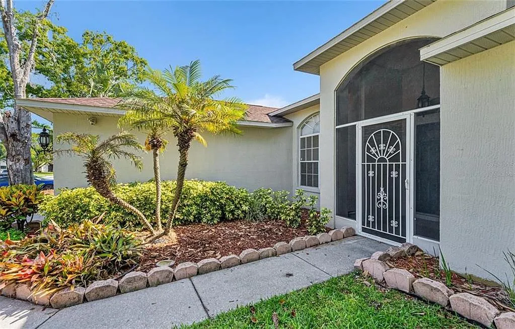 3 bed, 2.0 bath, 1461 sqft, $1,900 — Photo 2