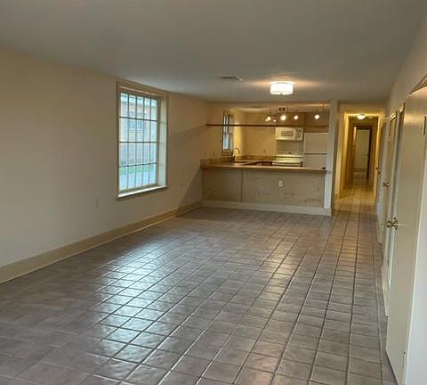 4th image of 1031 Moss St #D