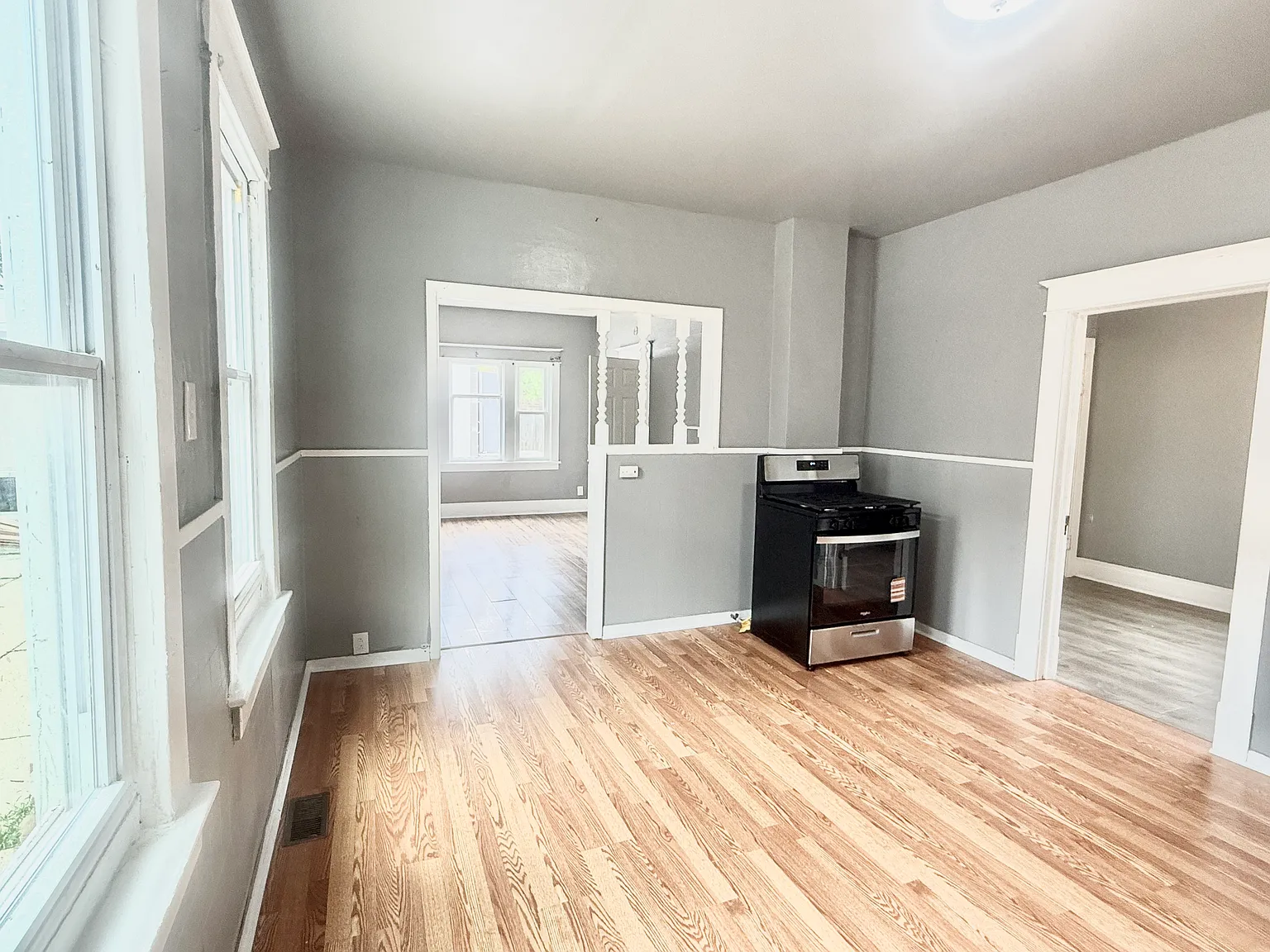 2 bed, 900 sqft, $1,100 — Photo 2