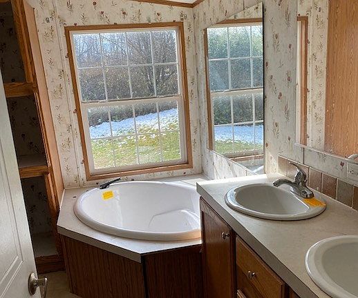 5th image of 221 Bradford Dr