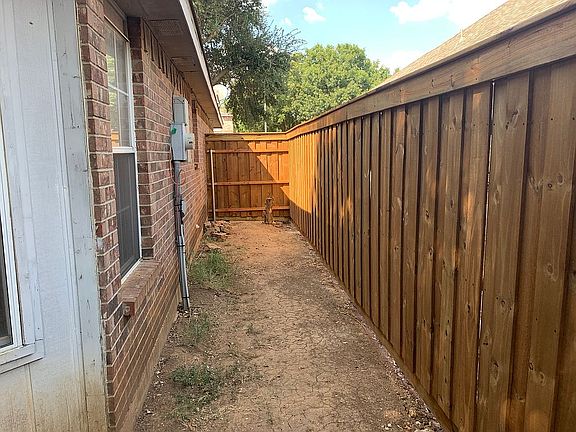 3rd image of 2525 Clovermeadow Dr