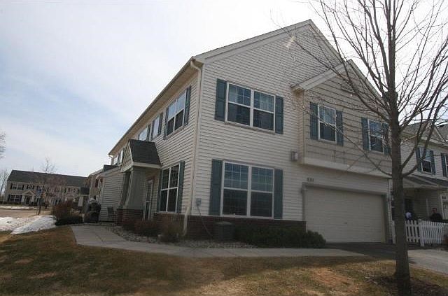 End Unit in Perfect location!