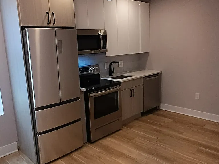325 N 40th St #6 — Photo 2