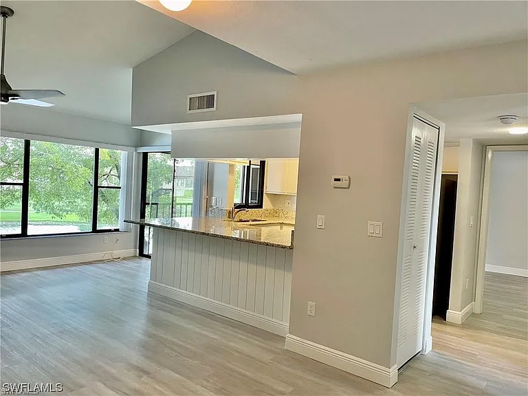 5650 Trailwinds Dr #122 — Photo 2