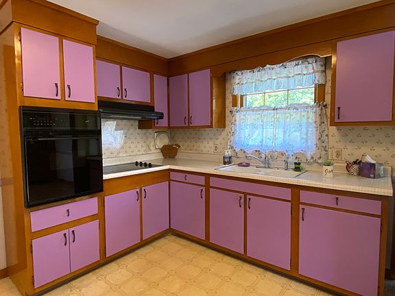 372 Middletown Avenue