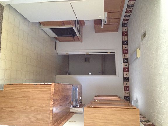 5012 Village Rd 4_11282012