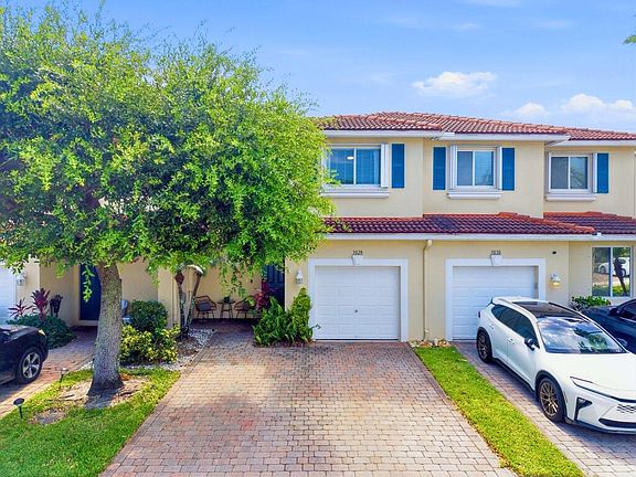 2nd image of 3028 N EVERGREEN Circle