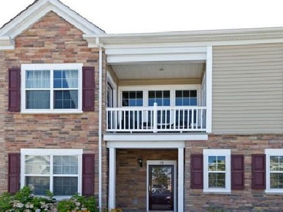 2nd image of 40 Wexford Ln
