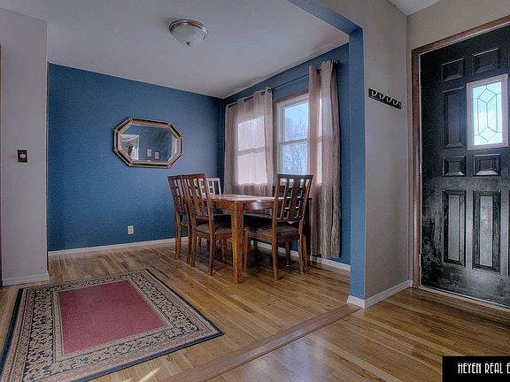 3rd image of 6006 Hillsdale Ave