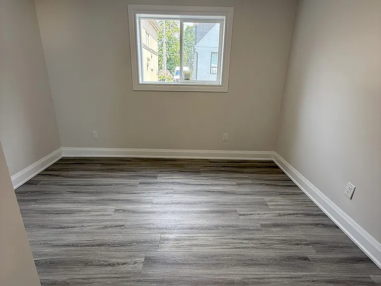 382 Burnhamthorpe Rd #GARDEN — Photo 4