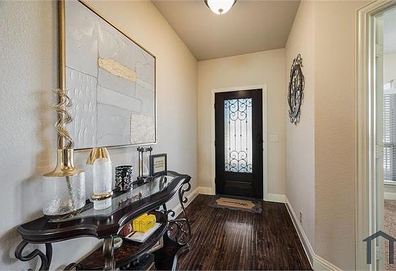 3rd image of 1716 Grady Ln