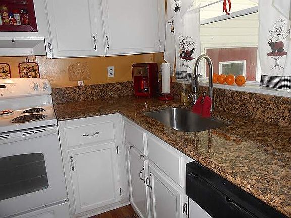 3rd image of 387 Kingslake Dr