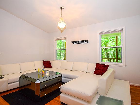 4th image of 6718 Circle Creek Dr