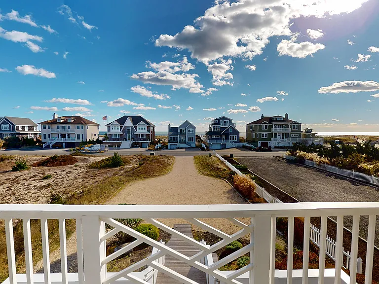 750 Dune Rd — Photo 17
