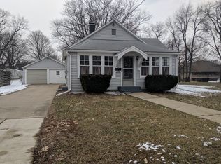 296 N 2nd Ave, Farmington, IL 61531