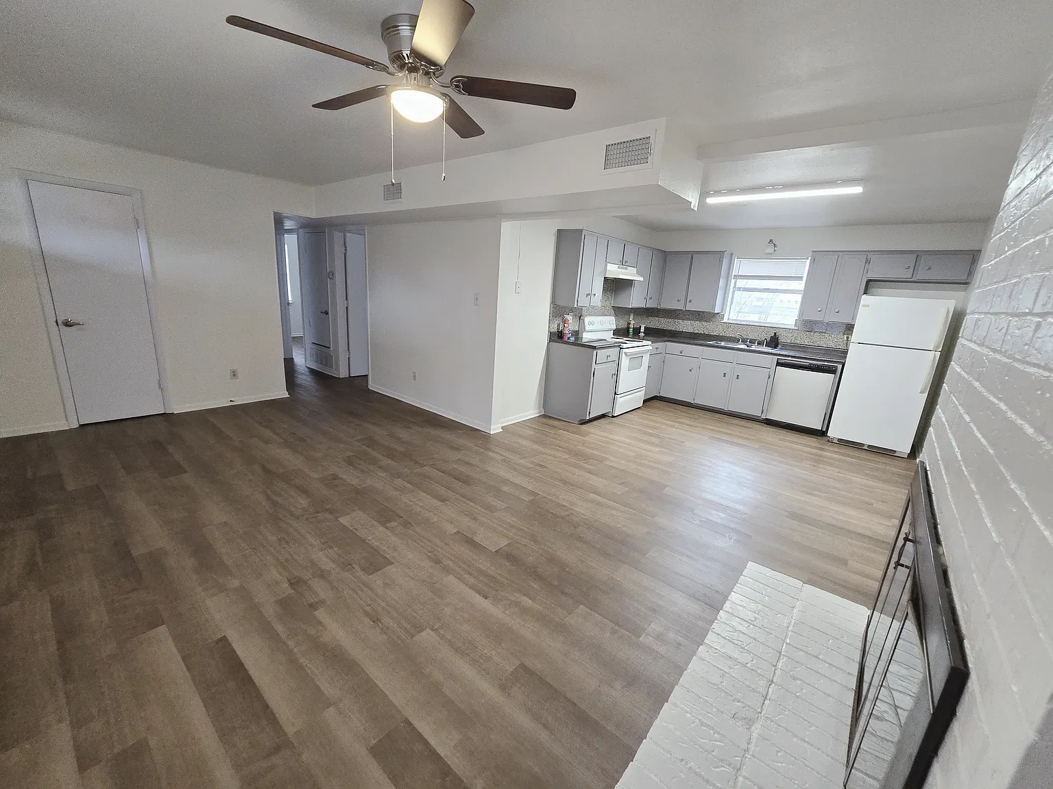 3 bed, 1026 sqft, $1,195 — Photo 4