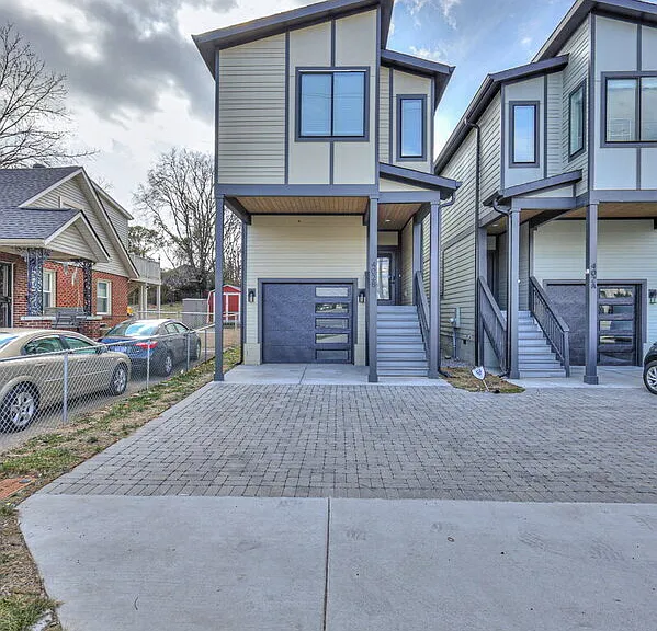 402B E Trinity Ln — Photo 36