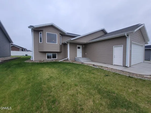 5955 Reily Rd, Lincoln, ND 58504