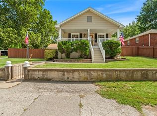 11407 Burton St, Sugar Creek, MO 64054