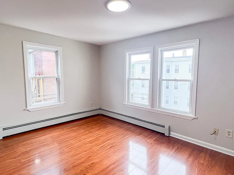295 Franklin Ave — Photo 6