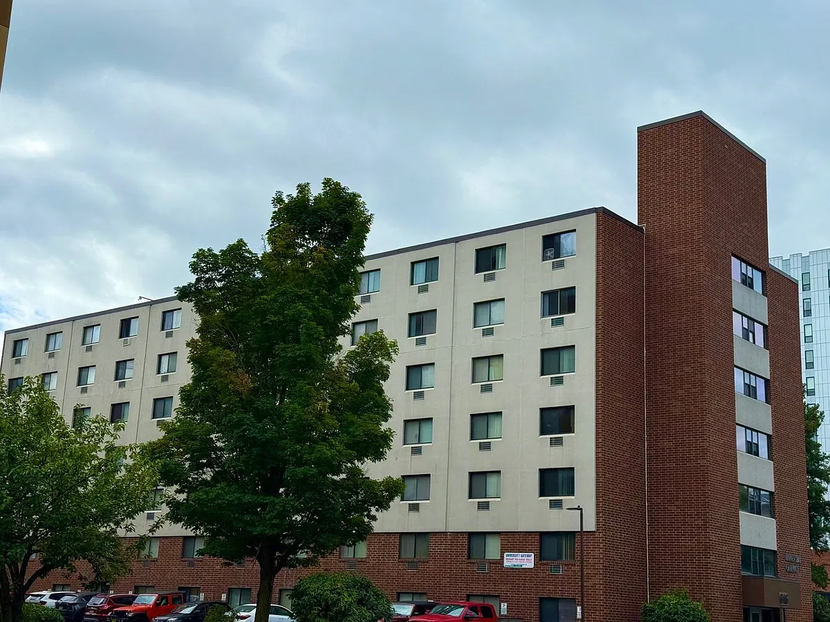 Building Photo - 616 E College Ave