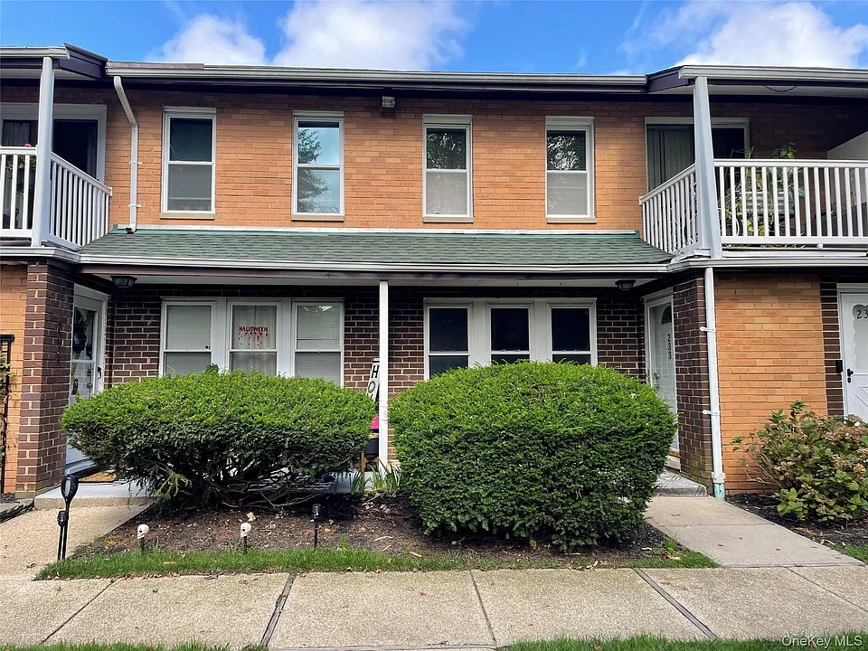233 Artist Lake Dr